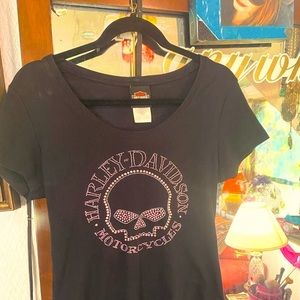 Ladies medium Harley Davidson T-shirt black with pink rhinestones skull